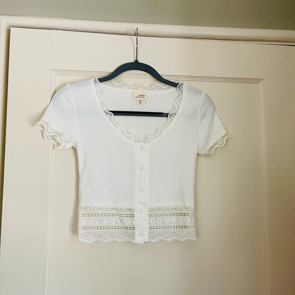 White crop top w/ lace detailing